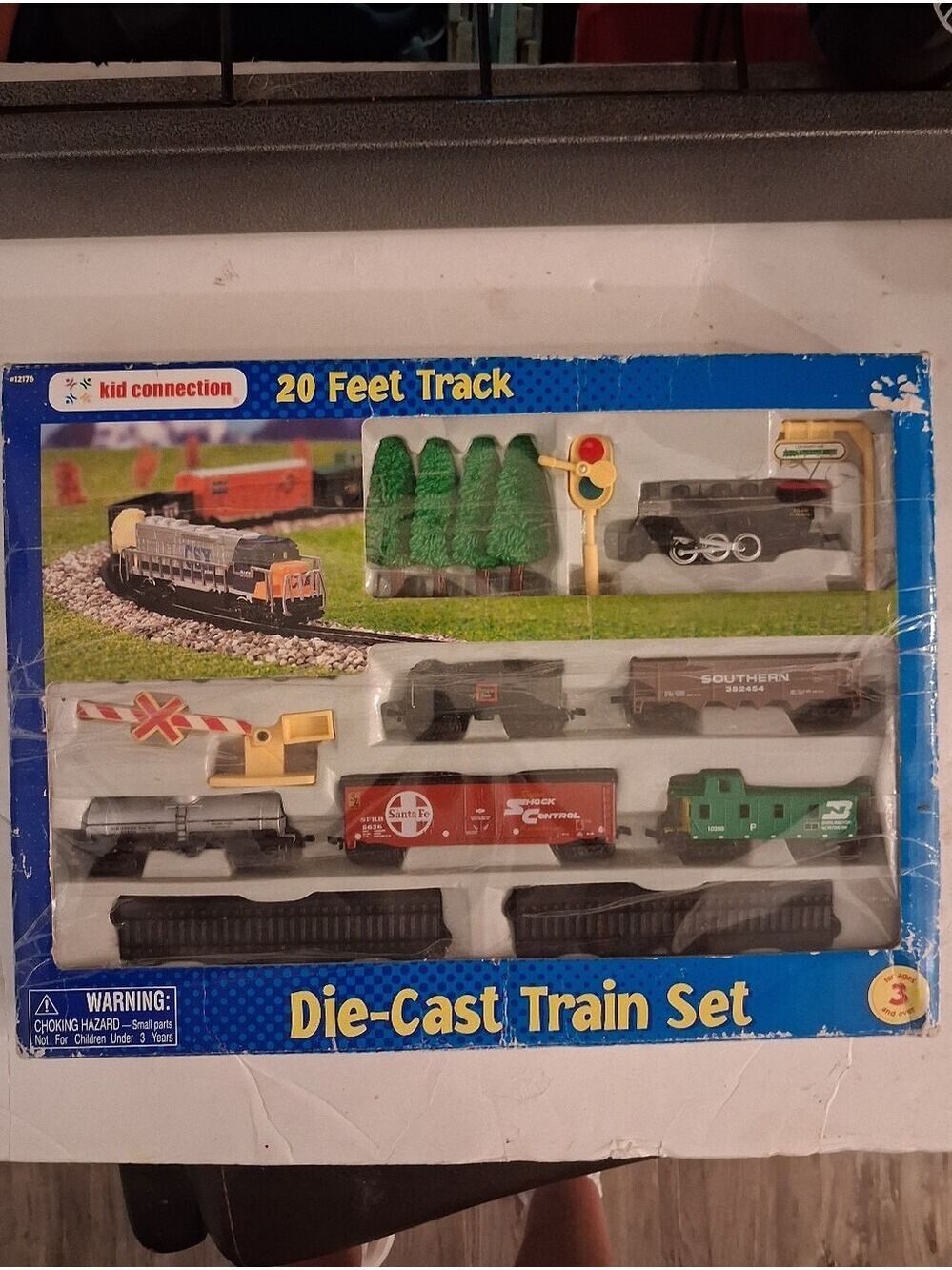 Kid Connection Power-On-Track 60 Piece Collectible Train Set 20 ft Track
